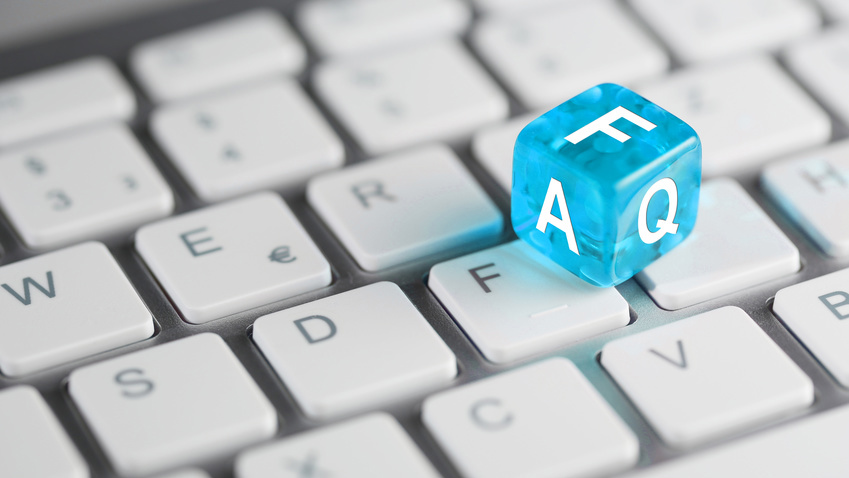 FAQ-Würfel auf einer Tastatur