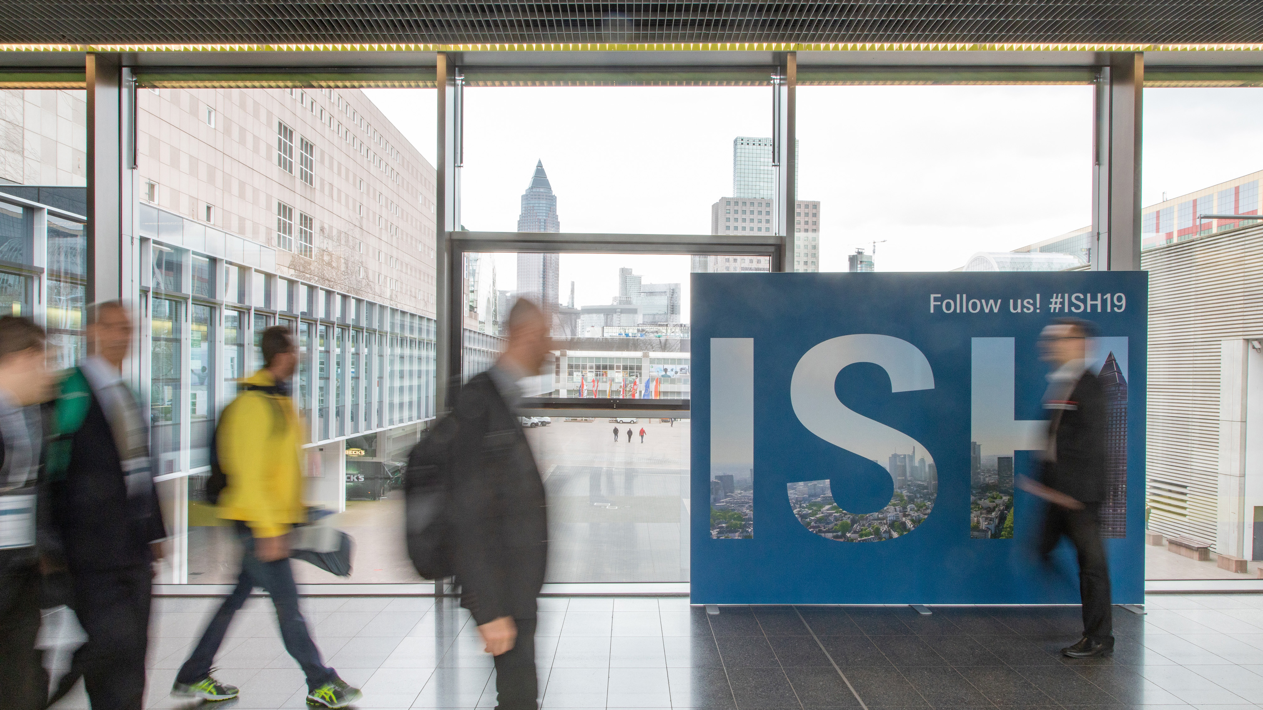 Menschen auf der ISH in Frankfurt