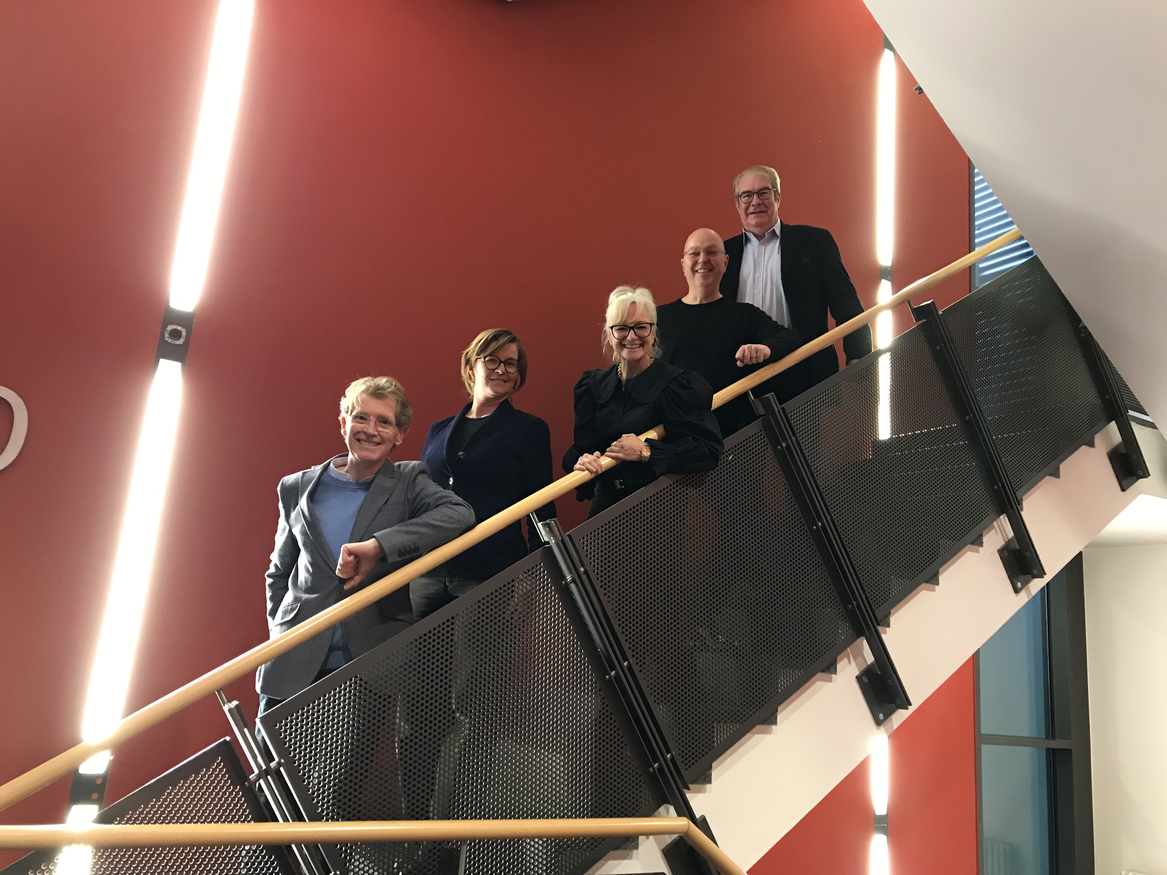 The jury and the organiser of the Design Plus Award is pleased with the large selection of entries. From left to right: Bernhard Heitz, Head of Design dormakaba International Holding GmbH, Dr. Sandra Hofmeister, DETAIL Business Information GmbH, Corinna Kretschmar-Joehnk, Partner, JOI-Design Innenarchitekten A D joehnk + partner mbB, Lutz Dietzold, Managing Director of the organising German Design Council and Jens Wischmann, General Manager of VDS, German Sanitary Industry Association.