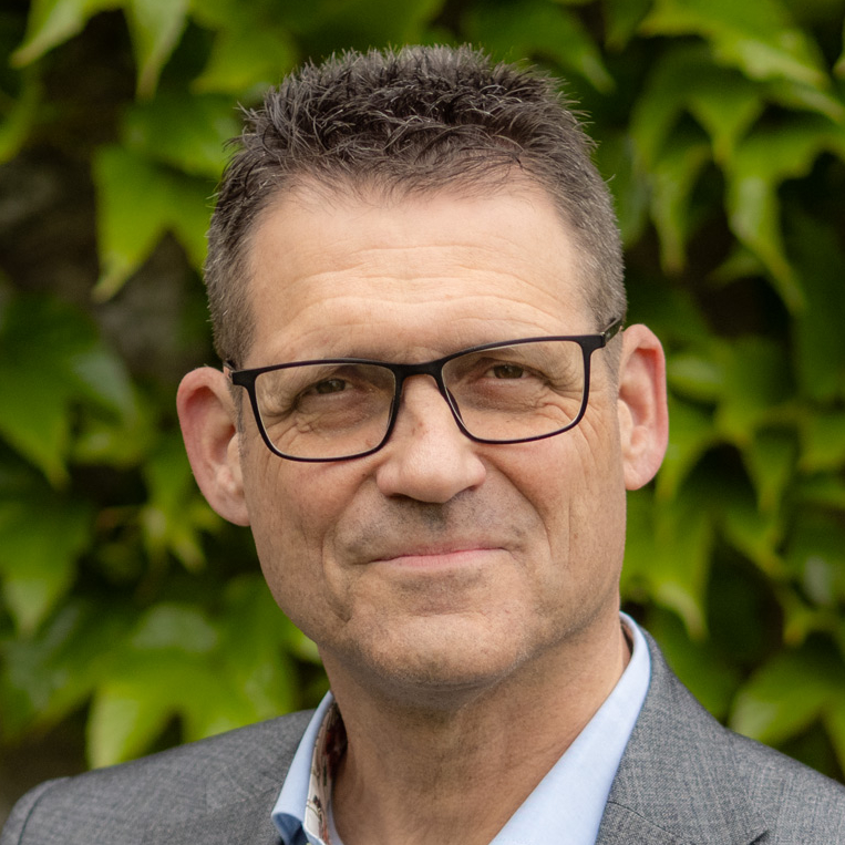 Dr. Gunter Mann