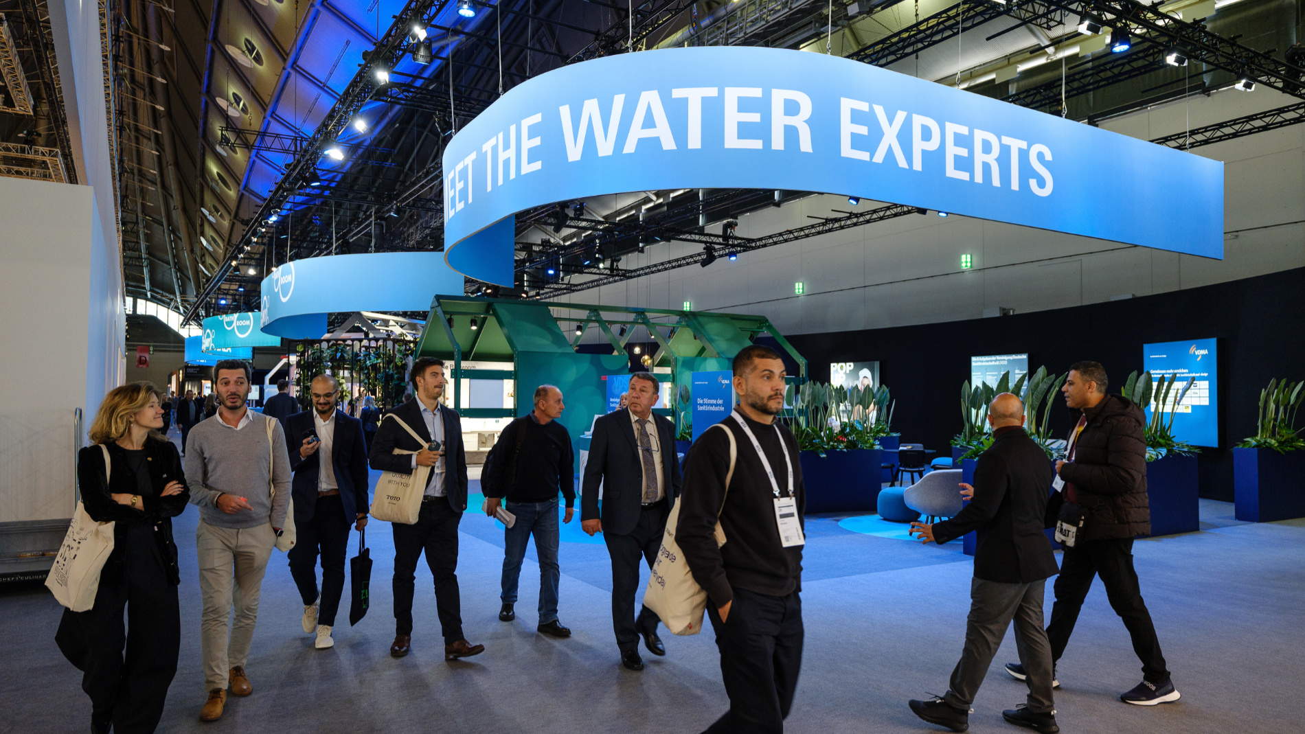 ISH trade fair visitors in the ‘Meet the Water Experts’ area